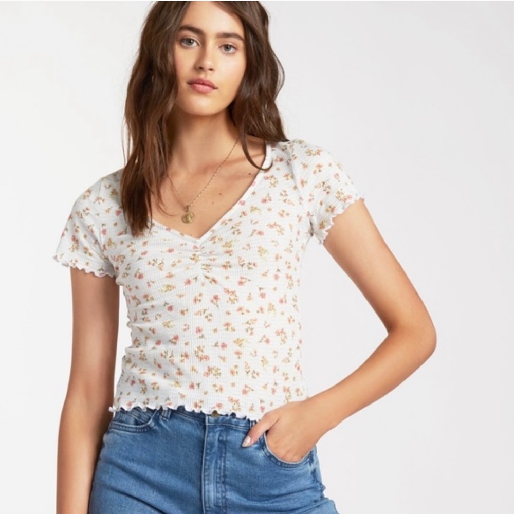 Adorable Billabong V-Day Top! 💗